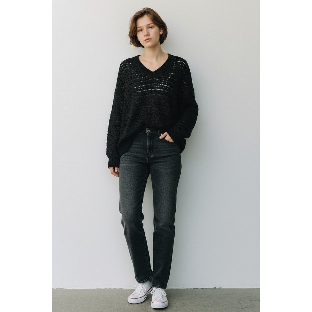 Black V-Neck Sweater Lightweight Knit Pullover Long Sleeve Top Size S/M